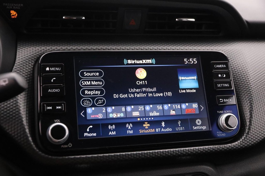 Nissan Kicks Vehicle Full-screen Gallery Image 16