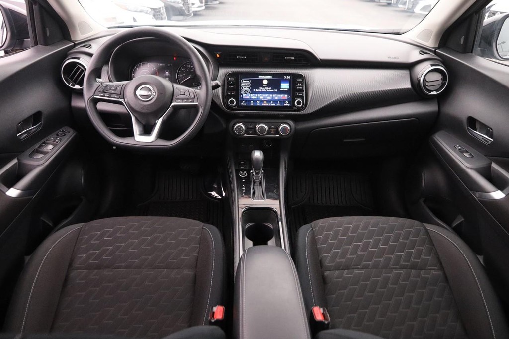 Nissan Kicks Vehicle Full-screen Gallery Image 20