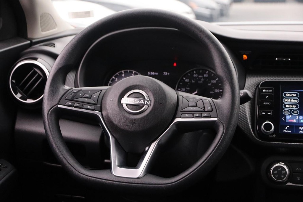 Nissan Kicks Vehicle Full-screen Gallery Image 22