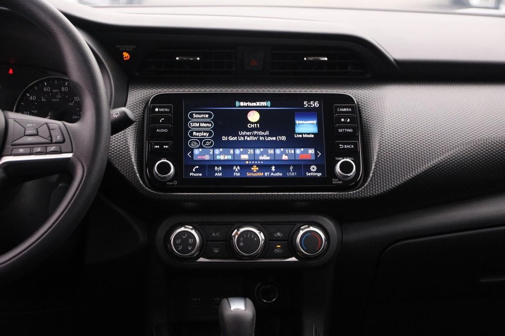 Nissan Kicks Vehicle Full-screen Gallery Image 23