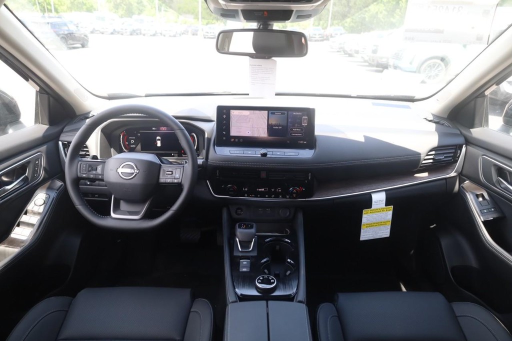 Nissan Rogue Vehicle Image 07