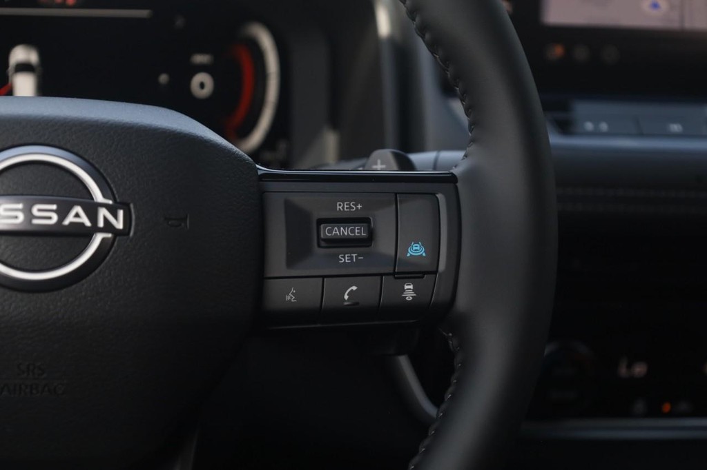 Nissan Rogue Vehicle Image 09