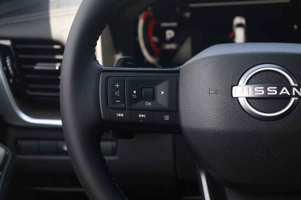 Nissan Rogue Vehicle Image 10