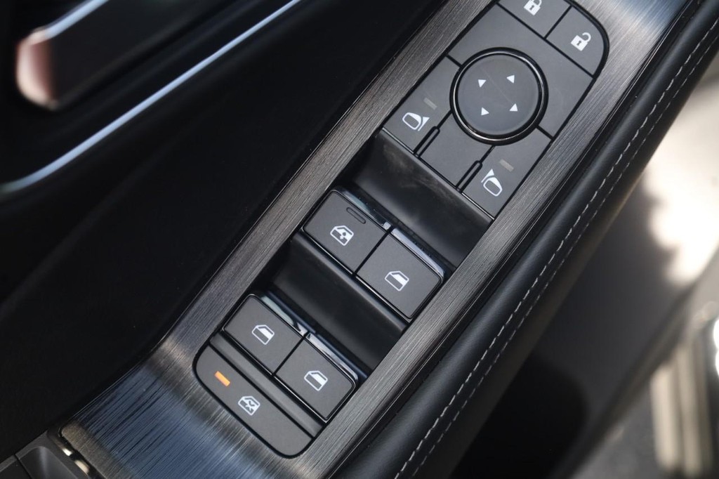 Nissan Rogue Vehicle Image 11