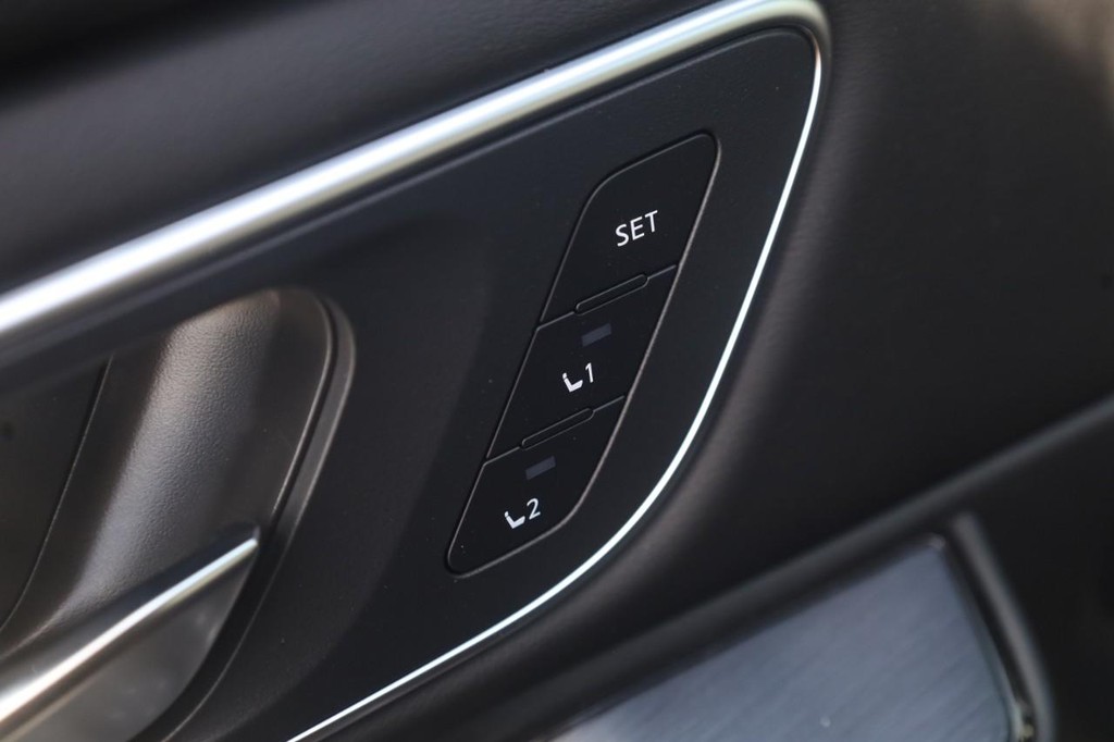 Nissan Rogue Vehicle Image 12