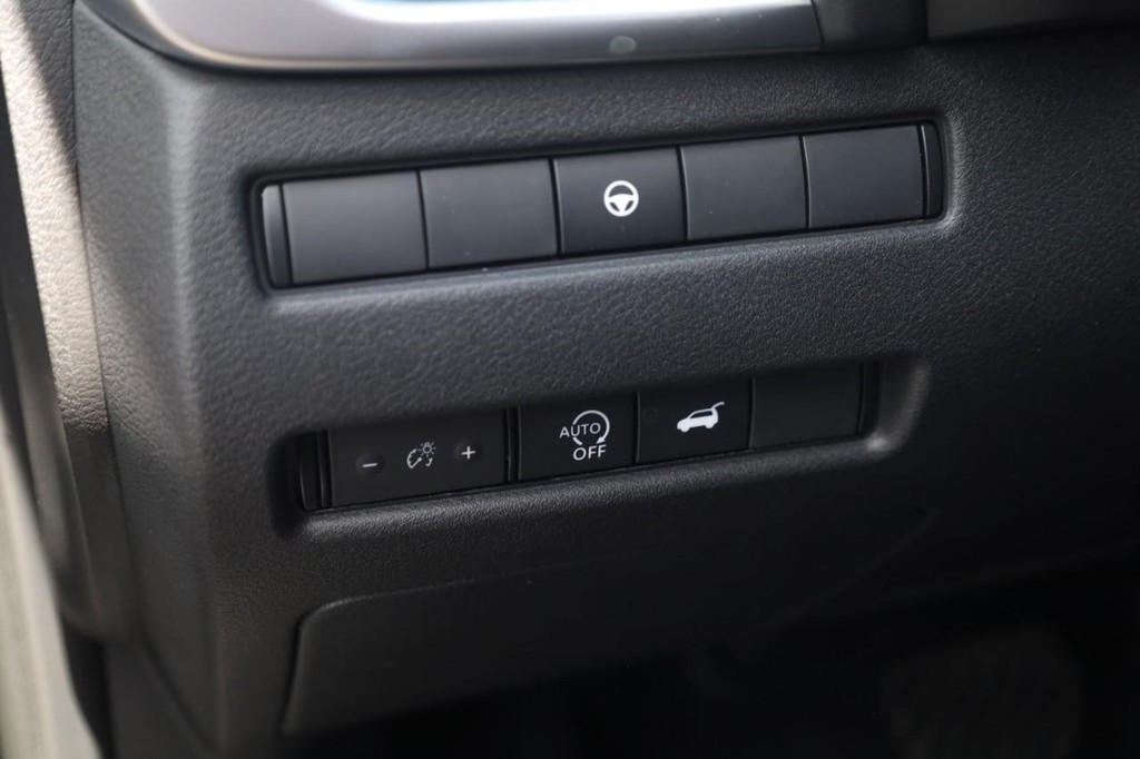 Nissan Rogue Vehicle Image 13