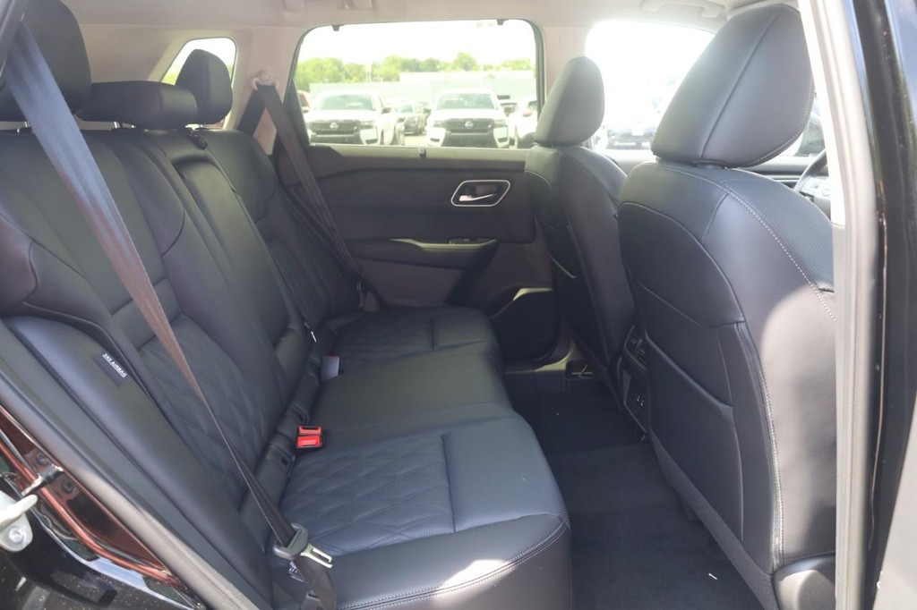 Nissan Rogue Vehicle Image 23