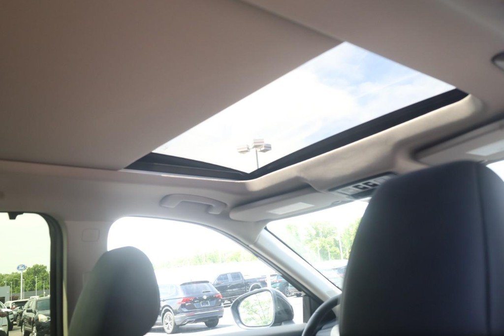 Nissan Rogue Vehicle Image 24
