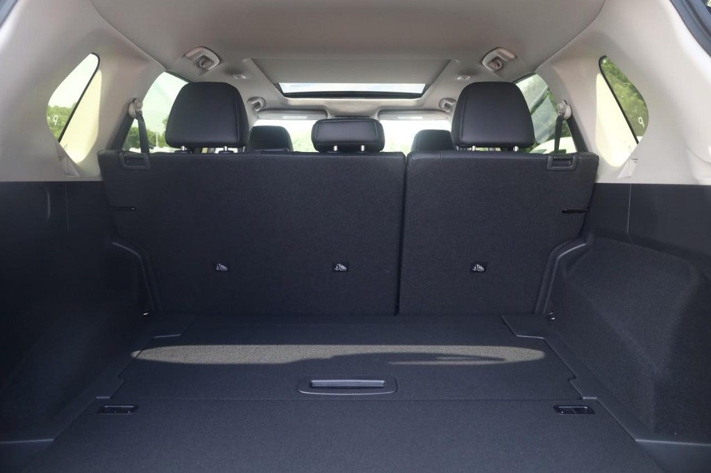 Nissan Rogue Vehicle Image 25