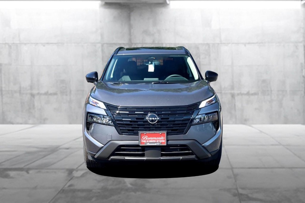 Nissan Rogue Vehicle Image 04