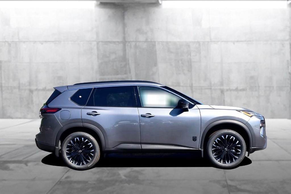 Nissan Rogue Vehicle Image 05