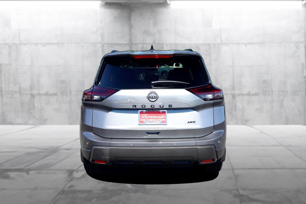 Nissan Rogue Vehicle Image 06