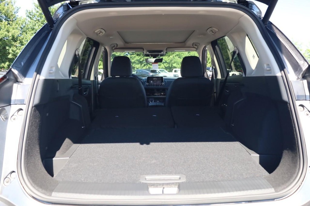 Nissan Rogue Vehicle Image 07