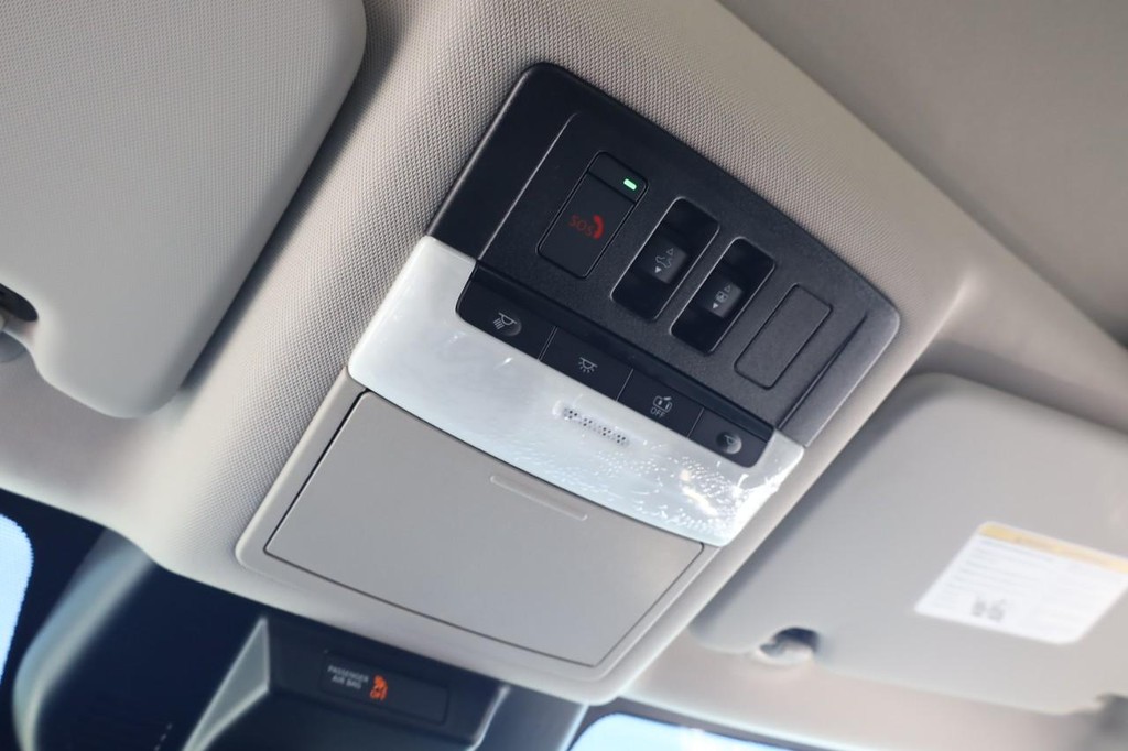 Nissan Rogue Vehicle Image 16