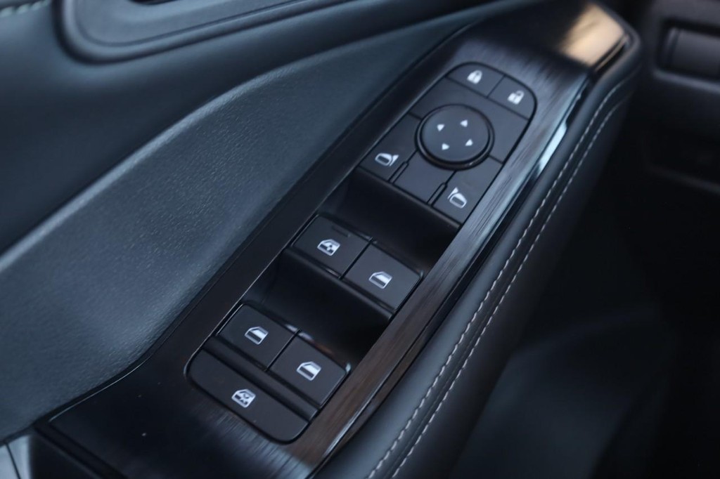 Nissan Rogue Vehicle Image 17