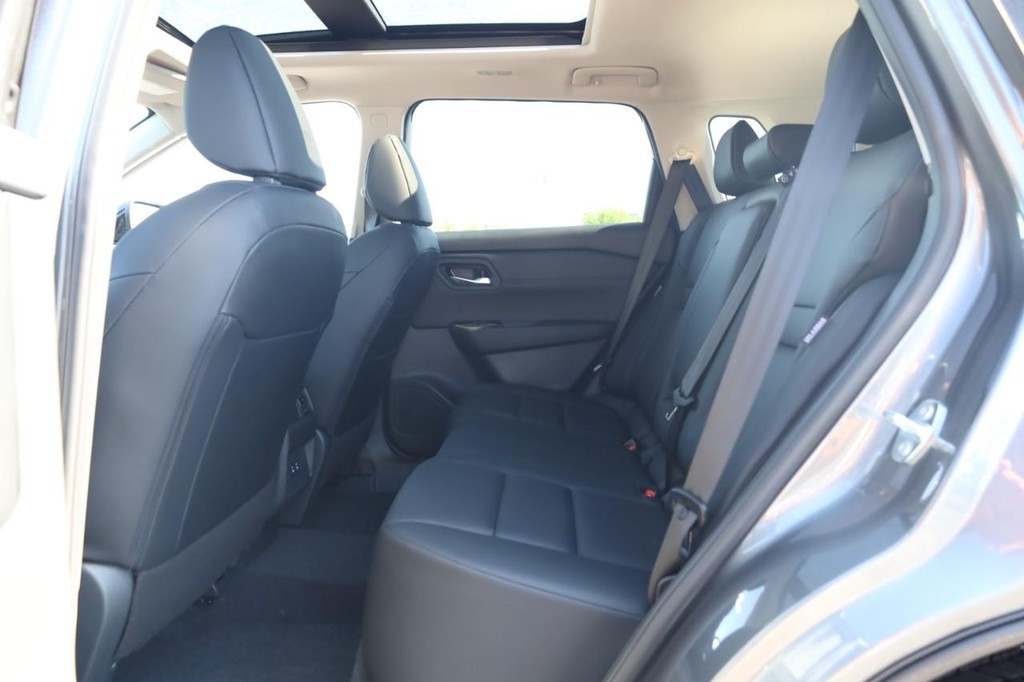 Nissan Rogue Vehicle Image 20
