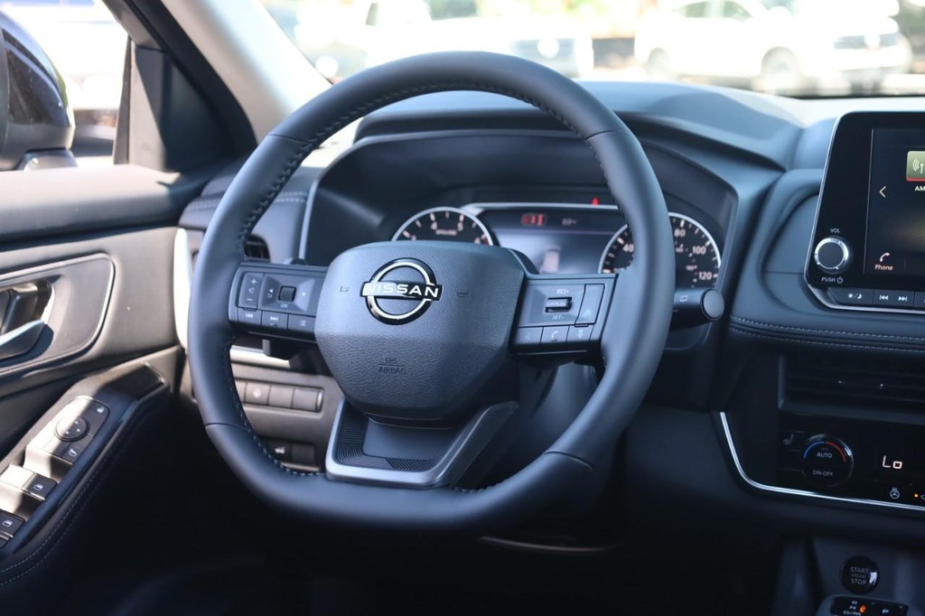 Nissan Rogue Vehicle Image 22