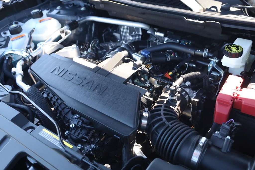 Nissan Rogue Vehicle Image 24
