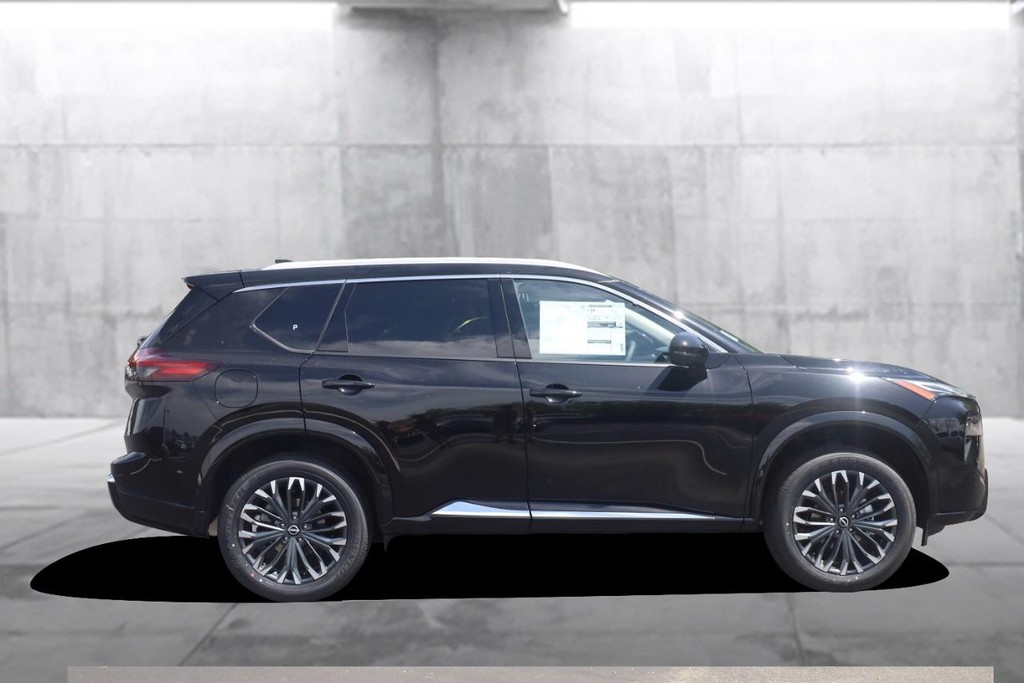 Nissan Rogue Vehicle Image 05