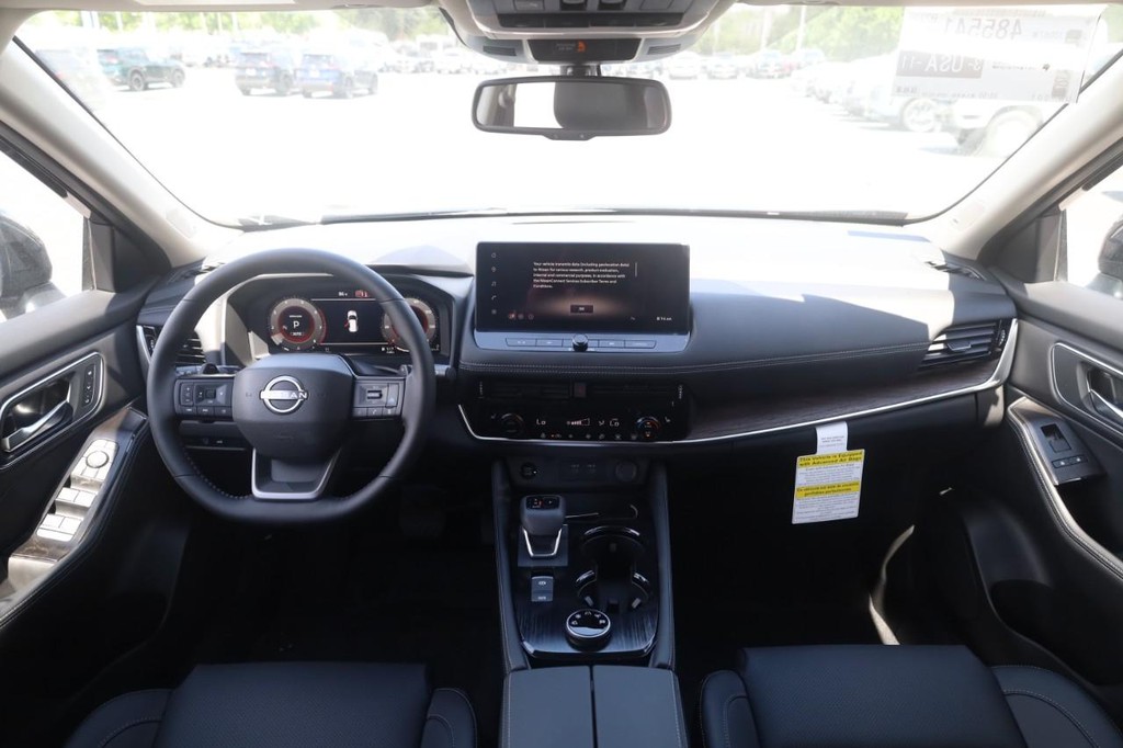 Nissan Rogue Vehicle Image 07