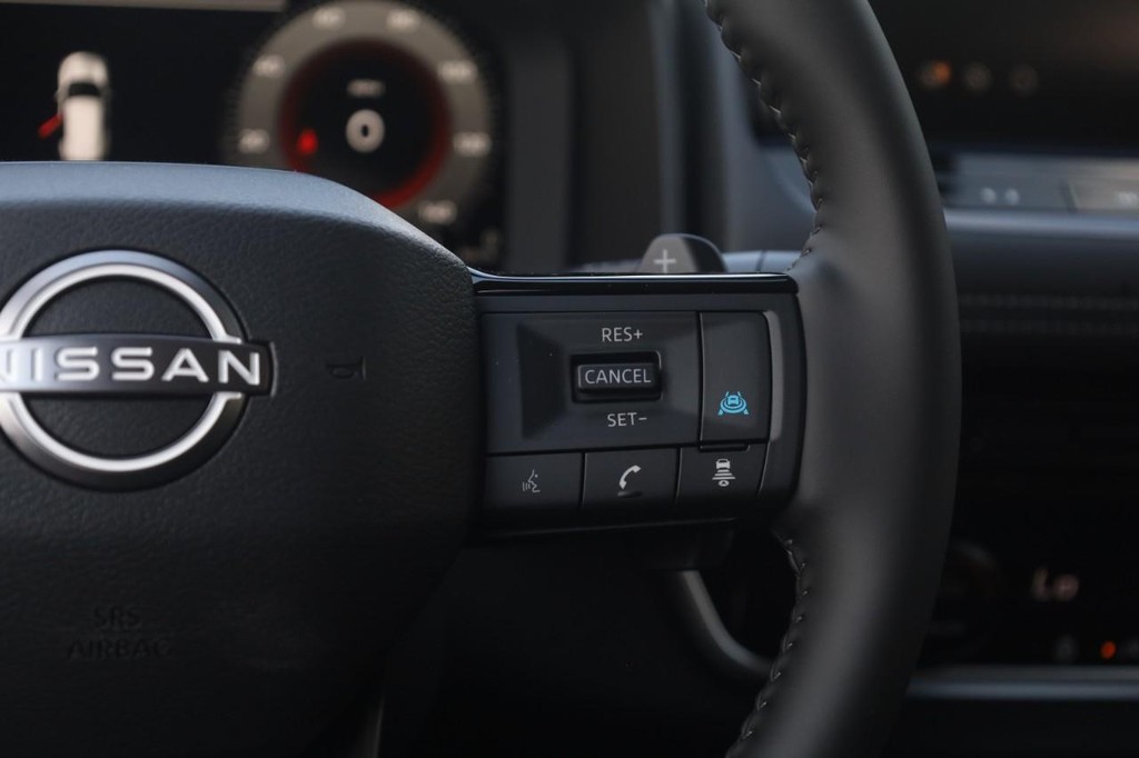 Nissan Rogue Vehicle Image 09