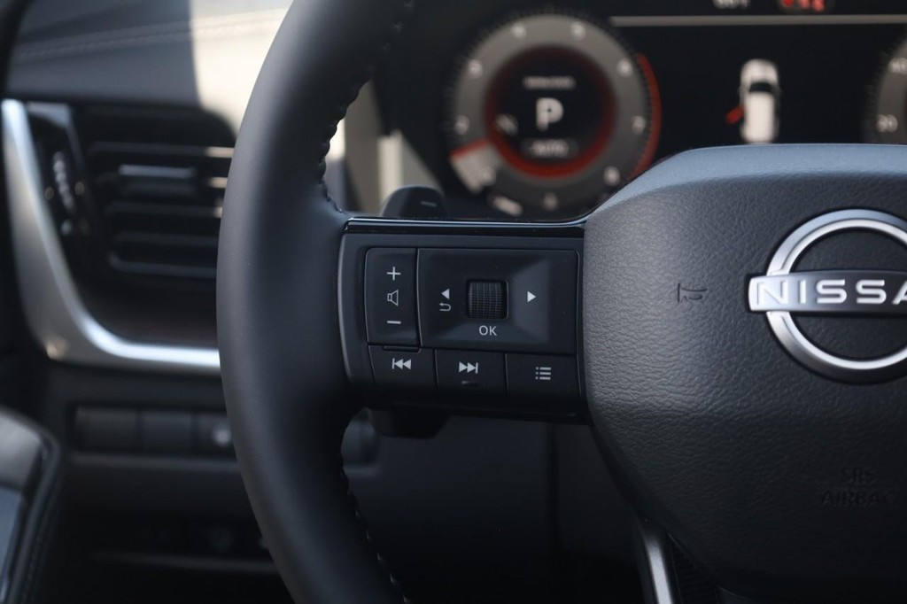 Nissan Rogue Vehicle Image 10