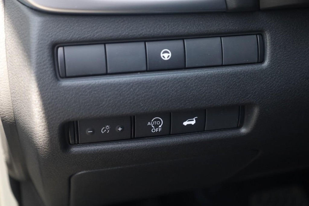 Nissan Rogue Vehicle Image 13
