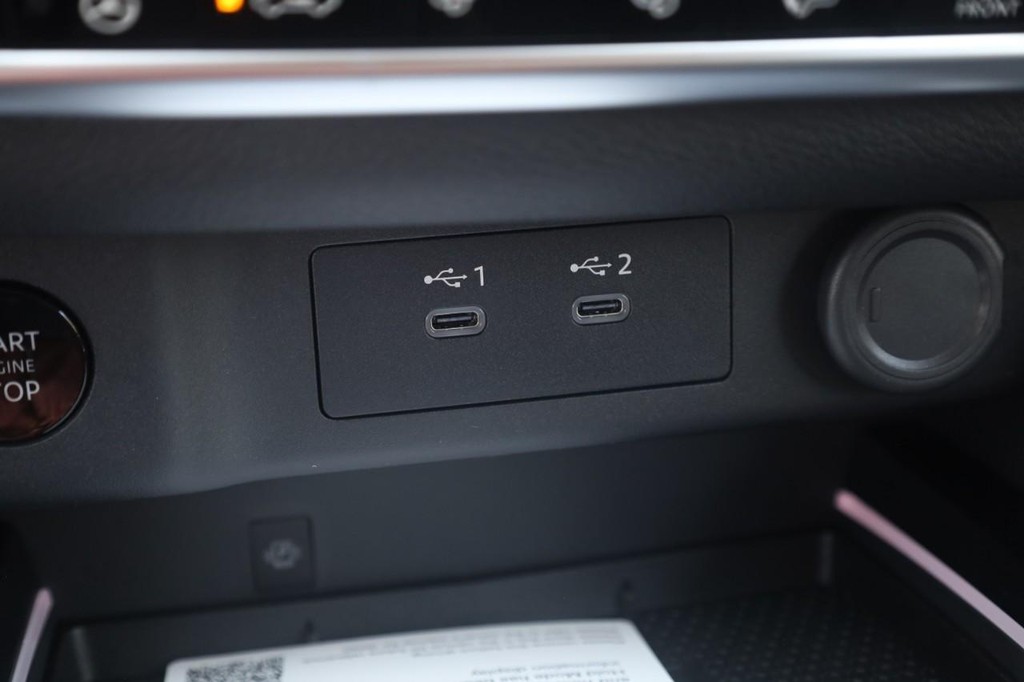 Nissan Rogue Vehicle Image 17