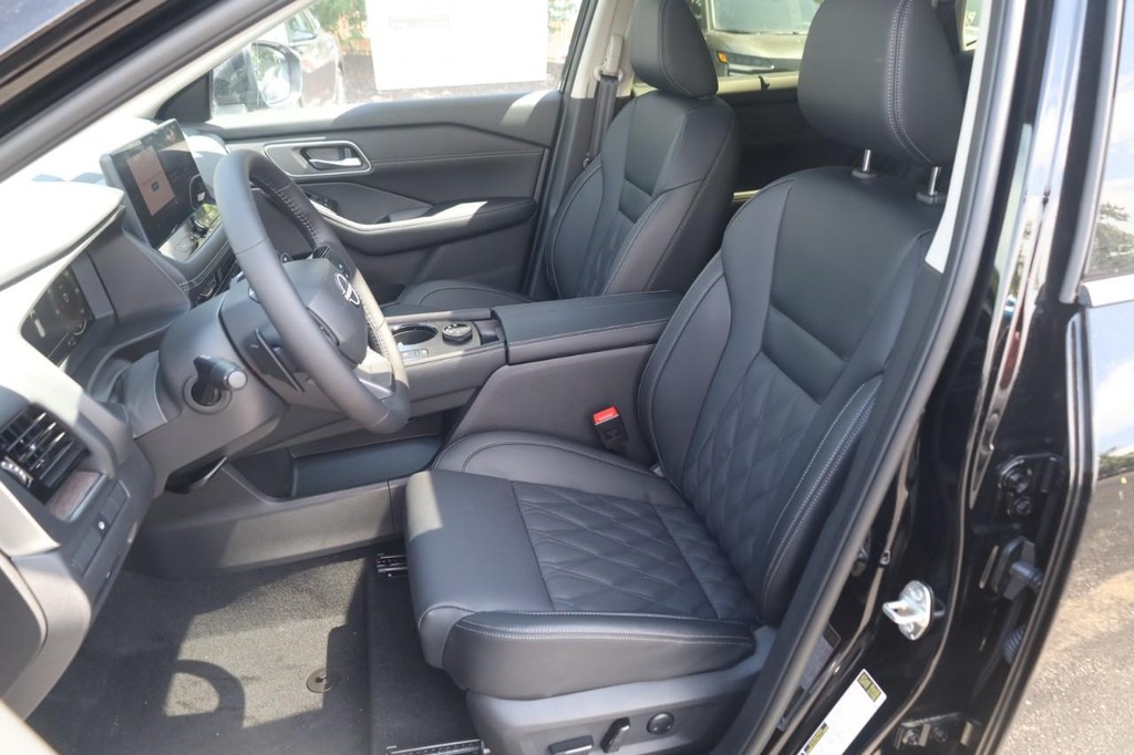 Nissan Rogue Vehicle Image 20