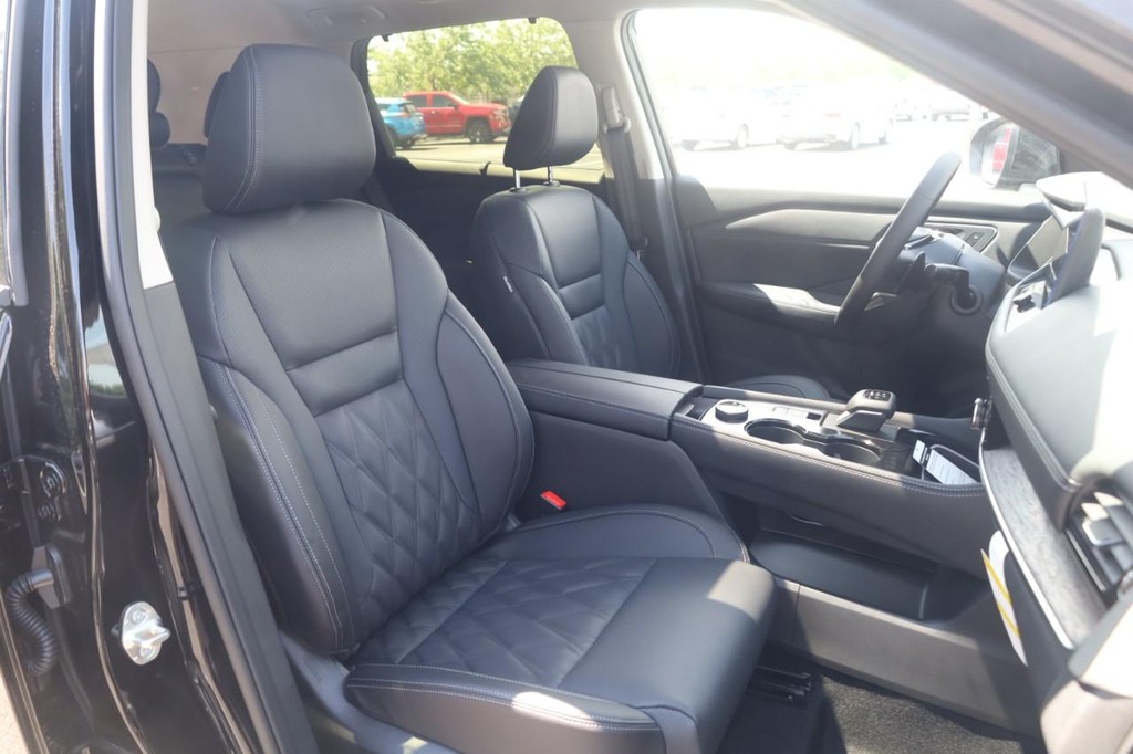 Nissan Rogue Vehicle Image 21