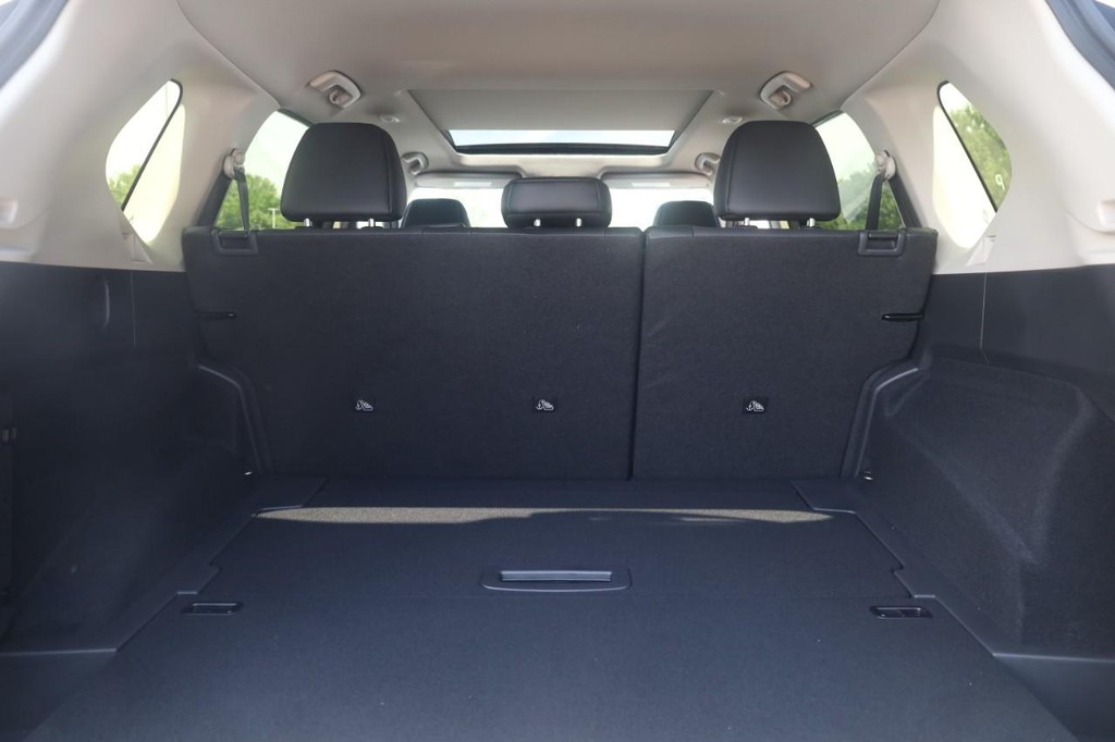 Nissan Rogue Vehicle Image 24