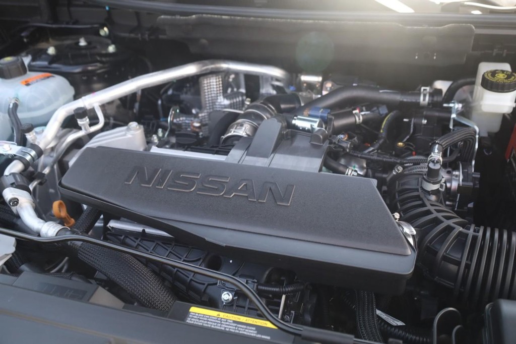 Nissan Rogue Vehicle Image 25