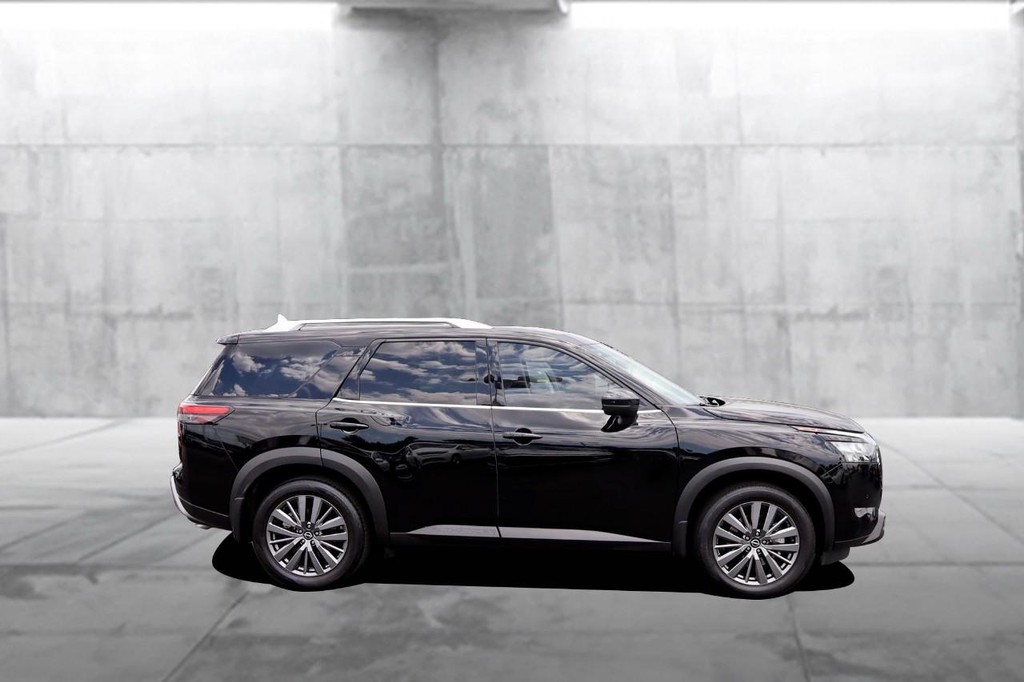 Nissan Pathfinder Vehicle Image 05