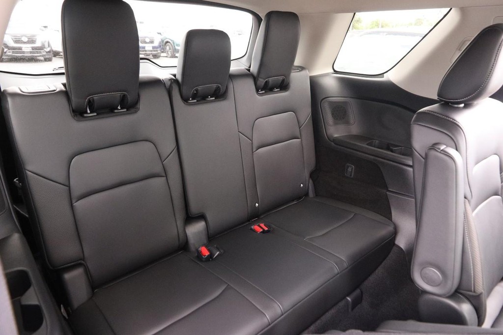 Nissan Pathfinder Vehicle Image 12