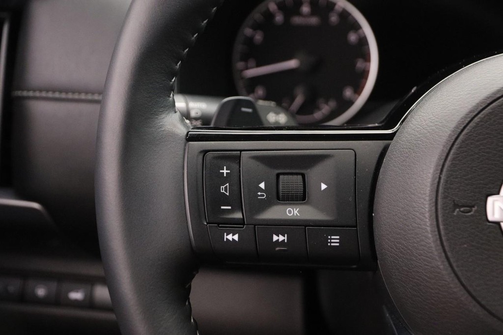 Nissan Pathfinder Vehicle Image 14
