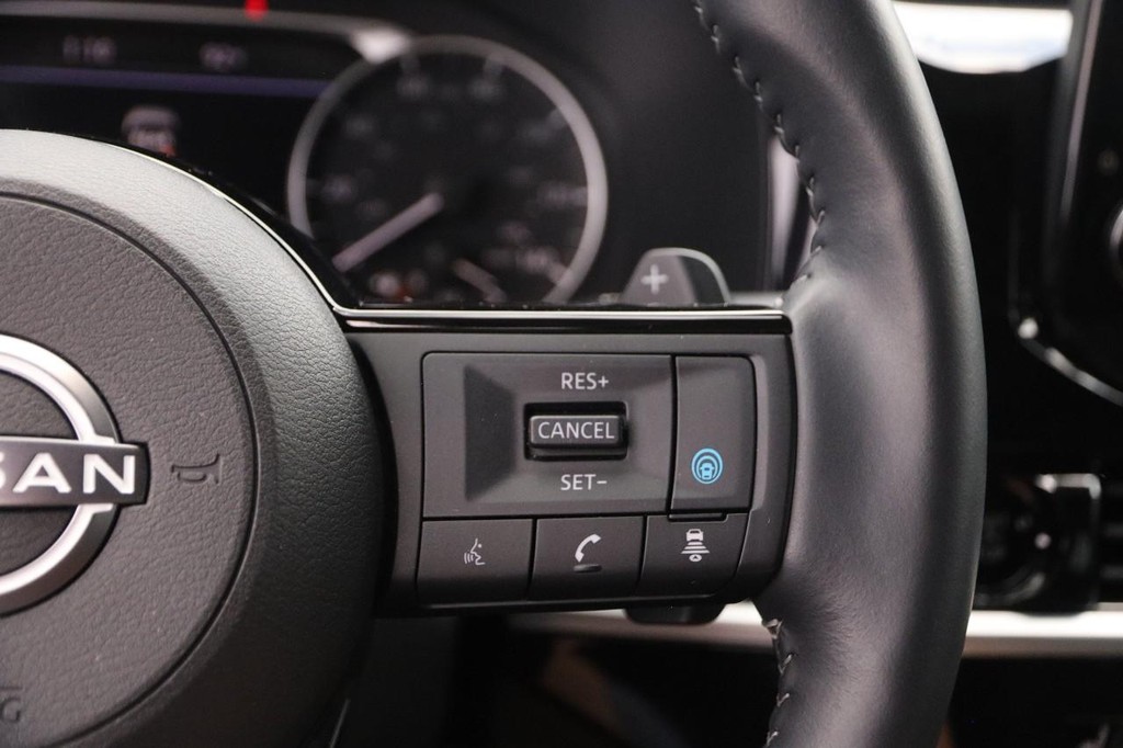 Nissan Pathfinder Vehicle Image 15