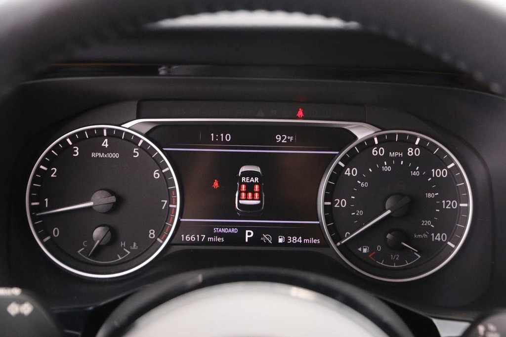 Nissan Pathfinder Vehicle Image 16