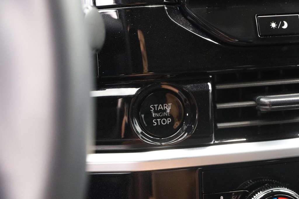 Nissan Pathfinder Vehicle Image 17