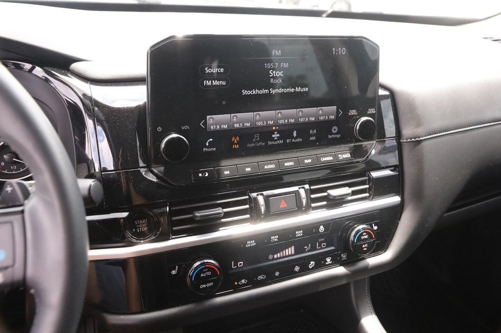 Nissan Pathfinder Vehicle Image 18