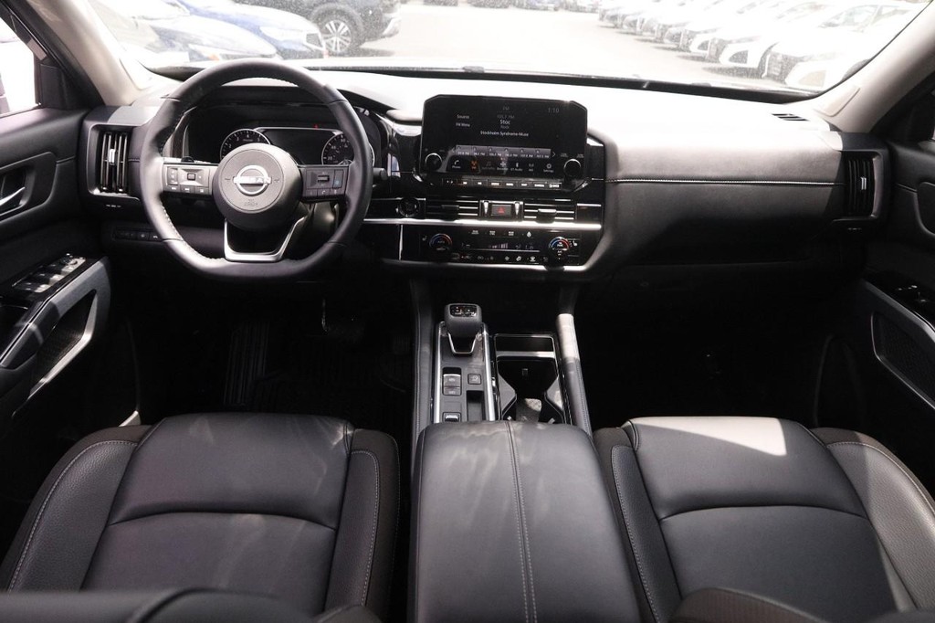 Nissan Pathfinder Vehicle Image 23