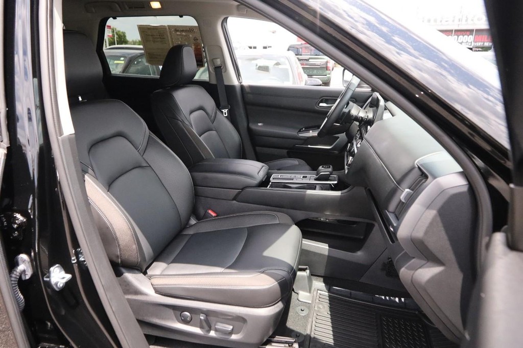 Nissan Pathfinder Vehicle Image 28