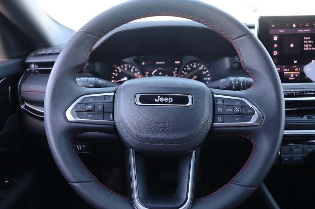 Jeep Compass Vehicle Image 10