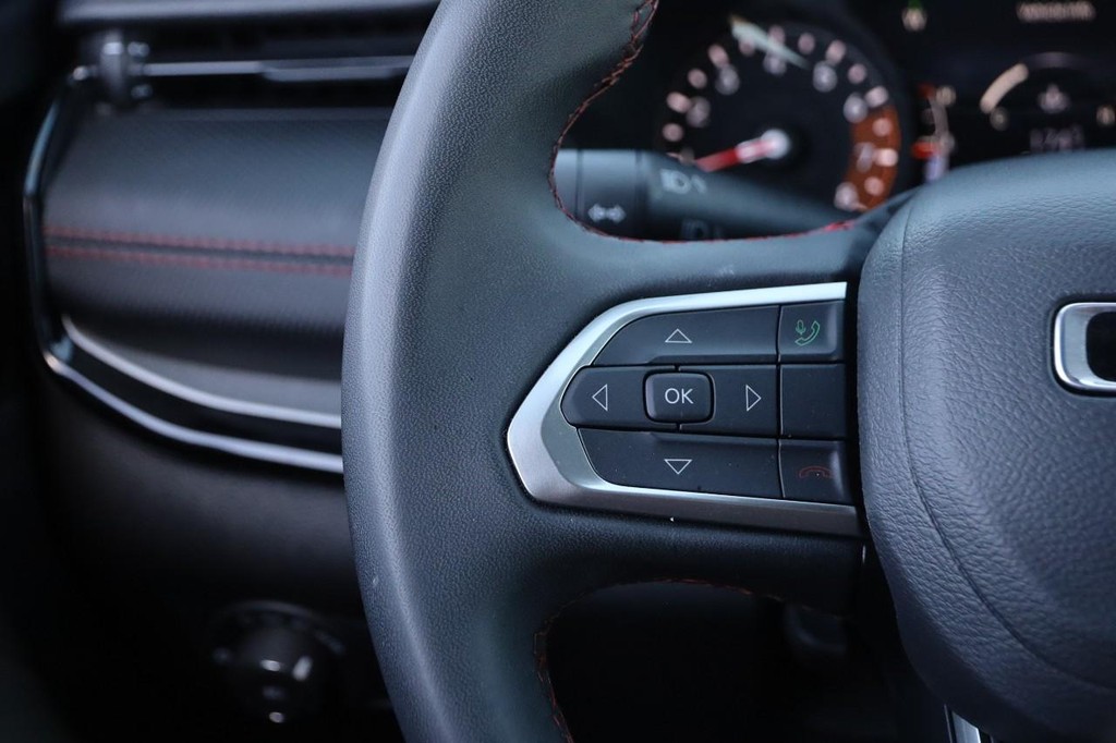 Jeep Compass Vehicle Image 11