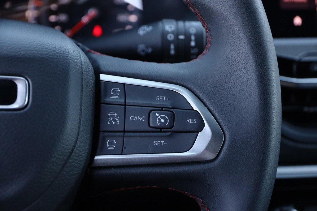 Jeep Compass Vehicle Image 12