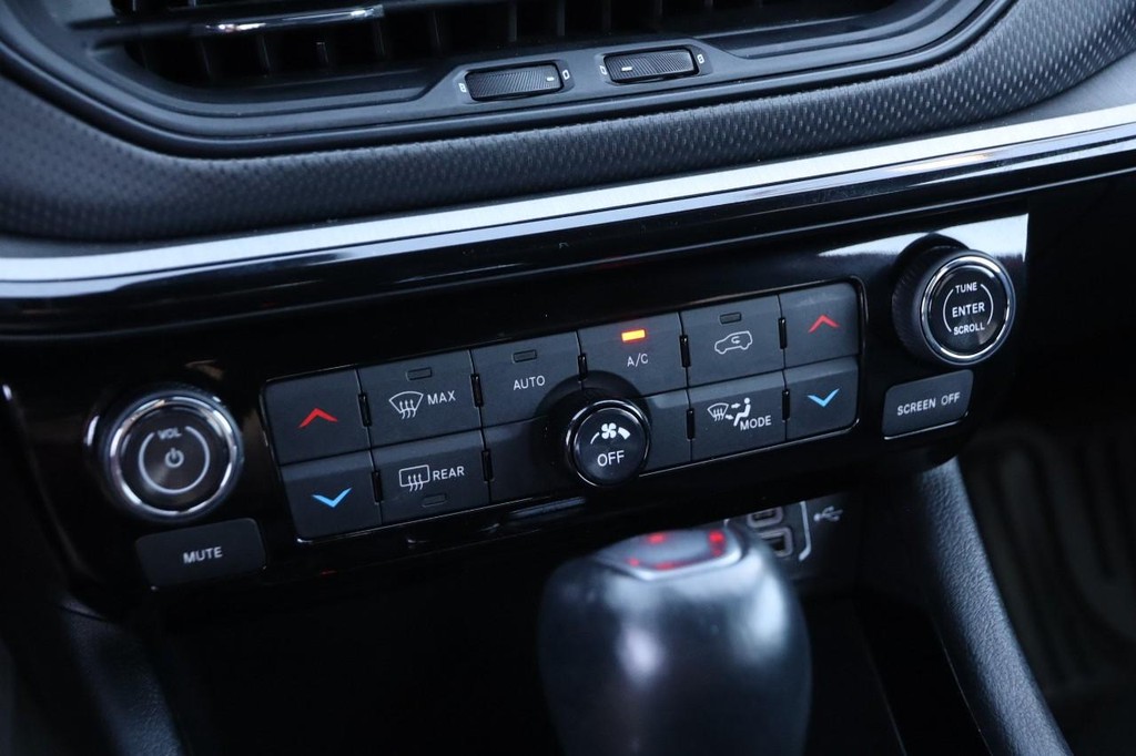 Jeep Compass Vehicle Image 17
