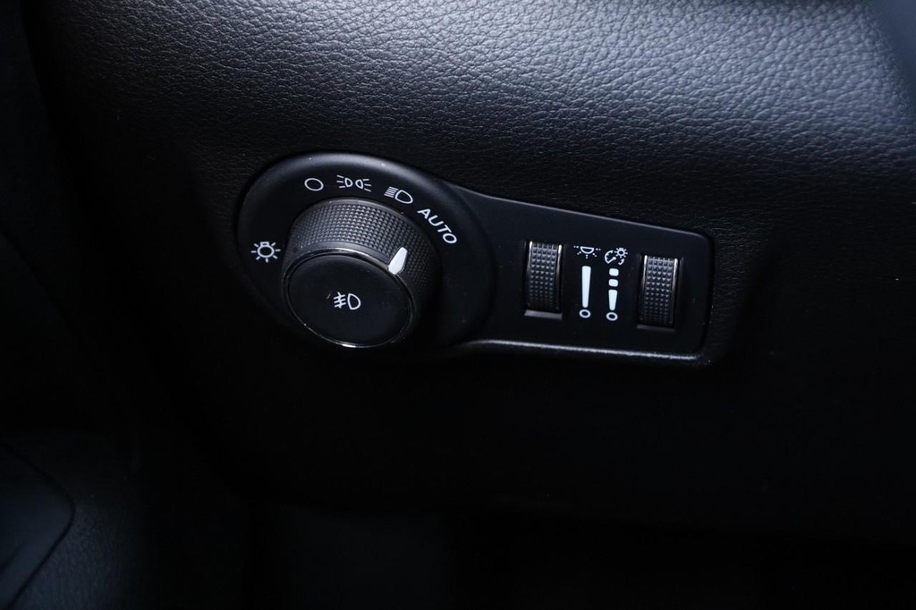 Jeep Compass Vehicle Image 20
