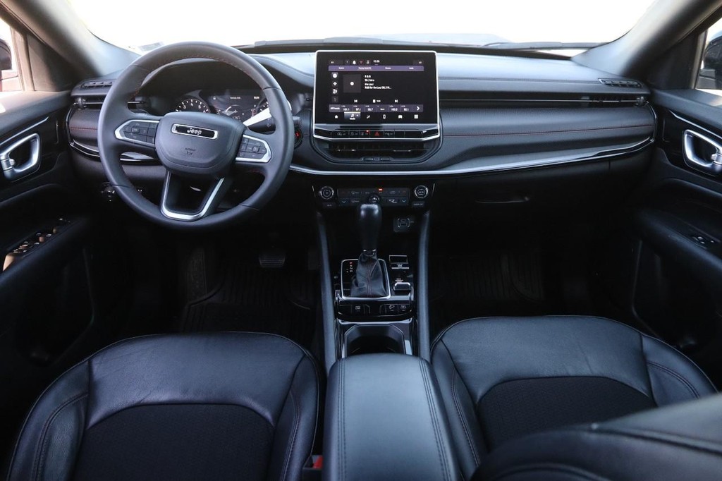 Jeep Compass Vehicle Image 21