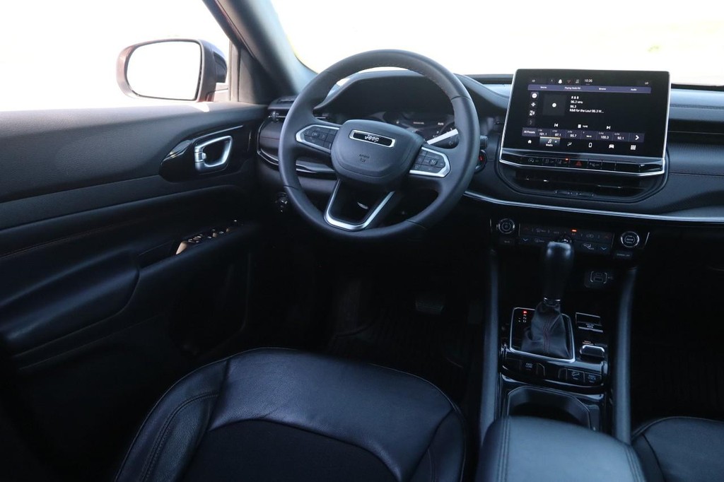 Jeep Compass Vehicle Image 22