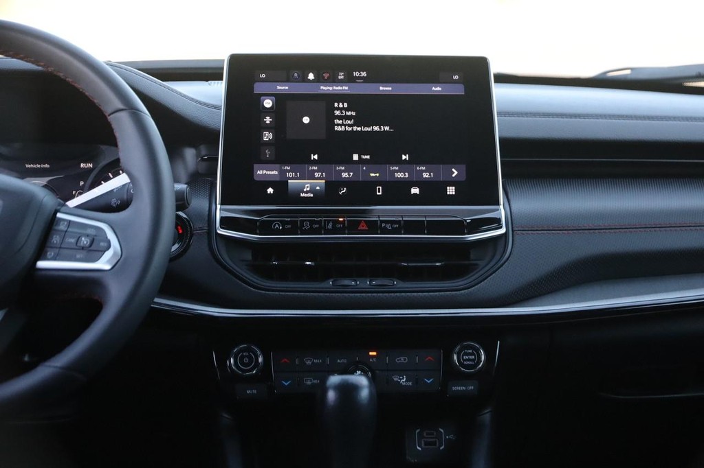 Jeep Compass Vehicle Image 24