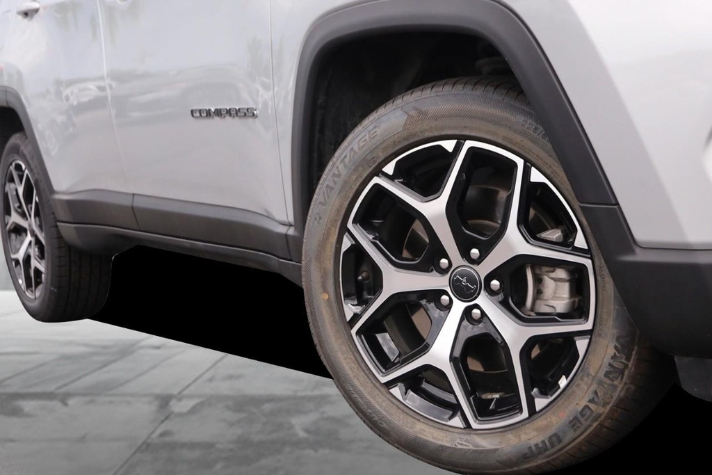 Jeep Compass Vehicle Image 03